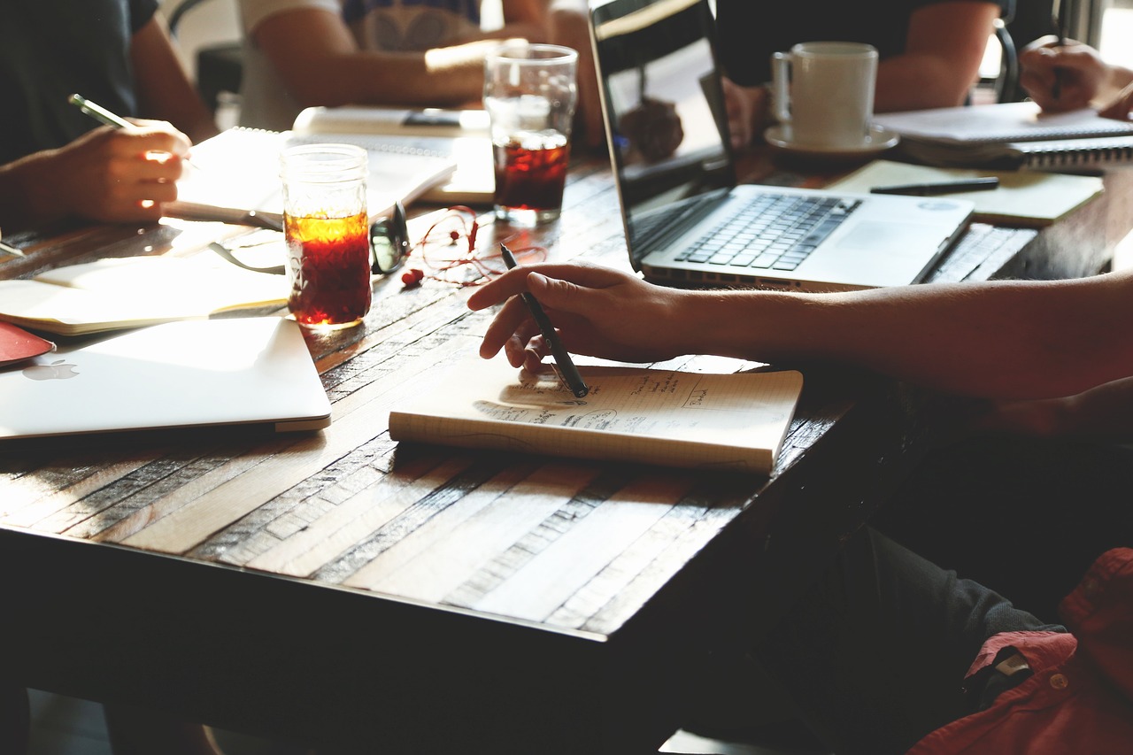 Voldoen aan richtlijnen en wetgeving dankzij compliance management software