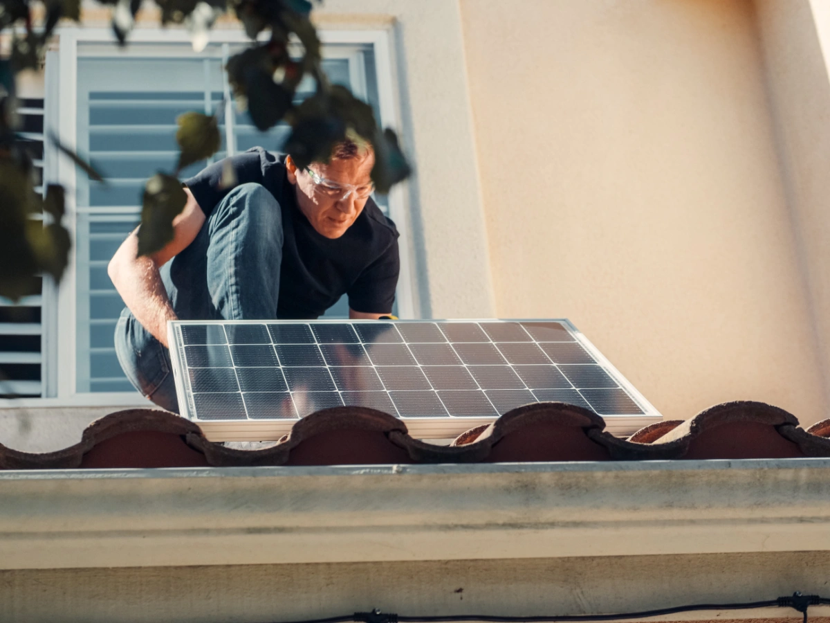 De prijzen van zonnepanelen zijn in 2023 meer dan 50% gedaald