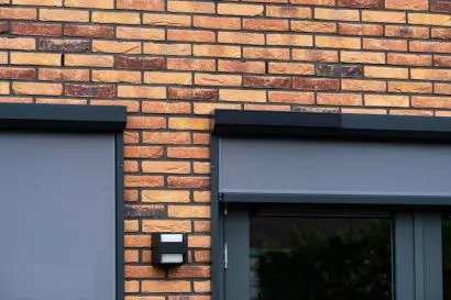 Duurzame zonwering: de toekomst van rolluiken op zonne-energie